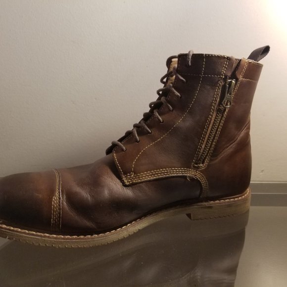 timberland boots size nine with a zipper